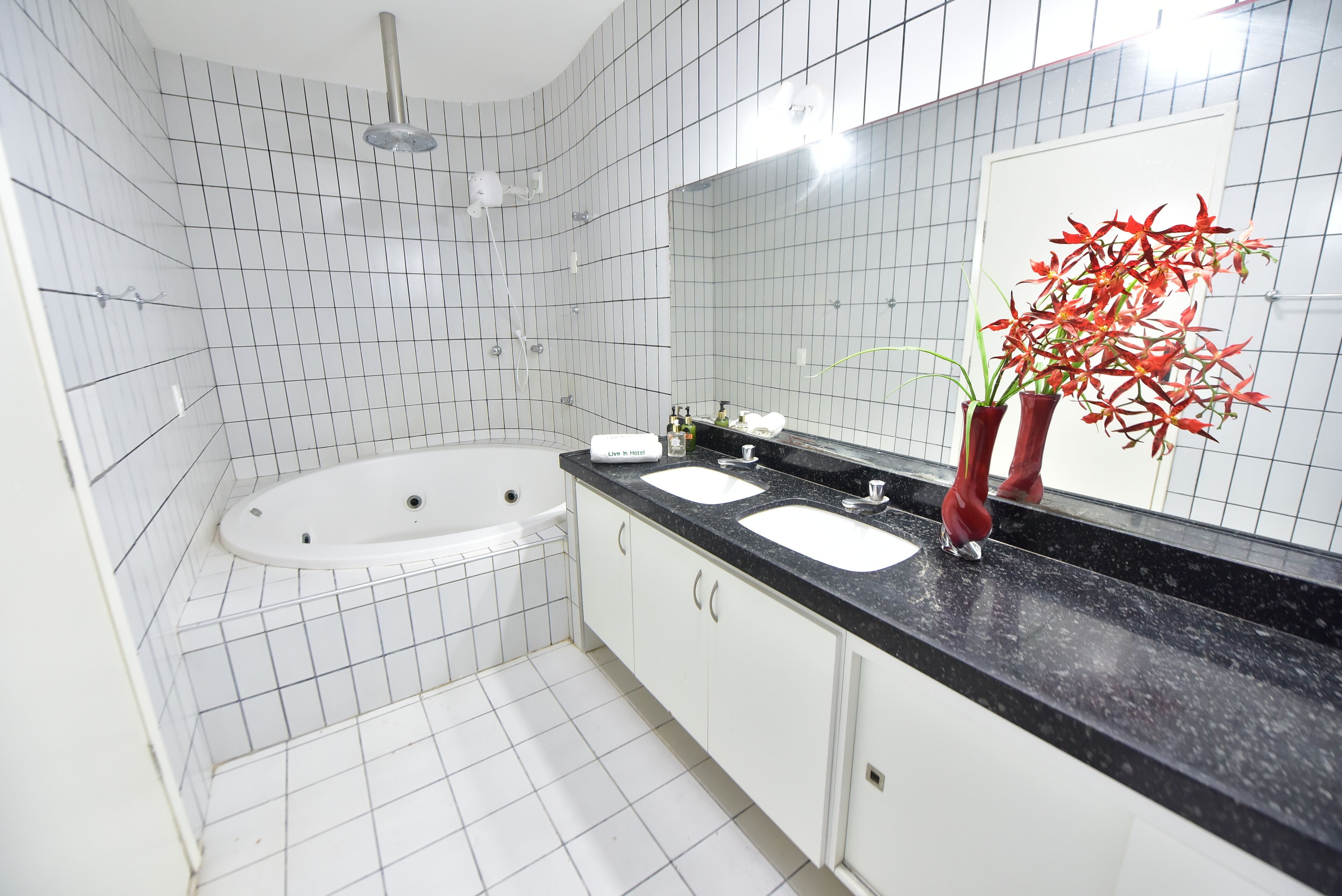 premium quadruple room | bathroom | towels, soap, toilet paper