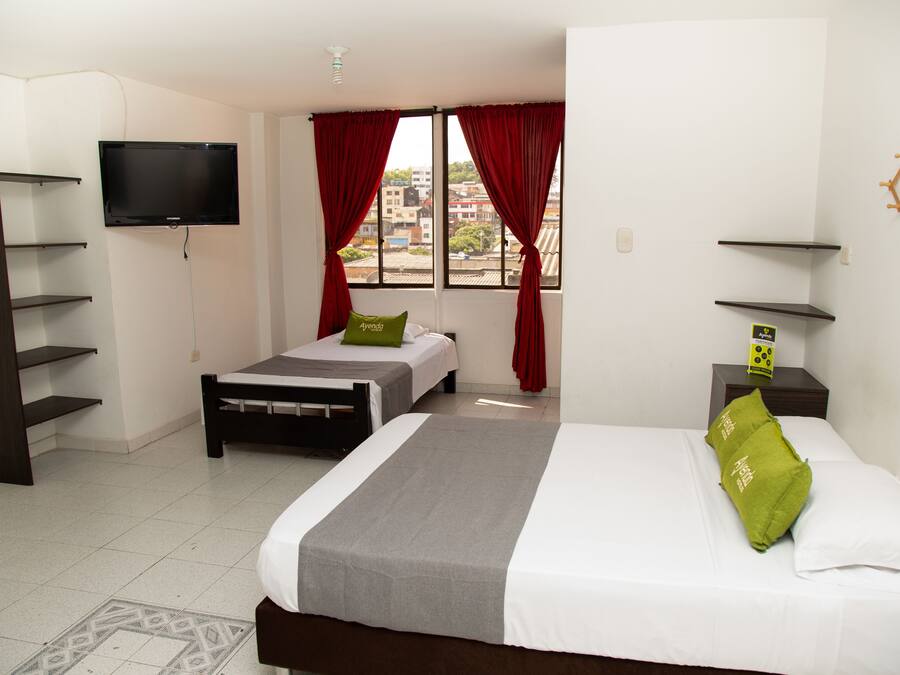 Family Room | Hypo-allergenic bedding, desk, laptop workspace, free WiFi