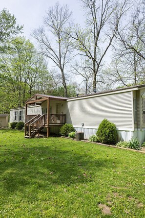Exterior - Riverfront Get-A-Way (LOUDONVILLE)