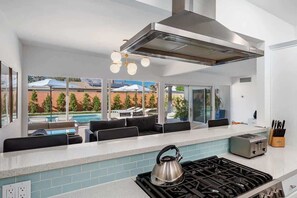Fridge, microwave, oven, dishwasher - Mid - Century Retreat (Palm Springs)