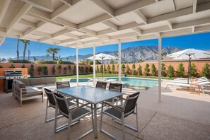 Outdoor dining - Mid - Century Retreat (Palm Springs)