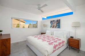 3 chambres, fer et planche à repasser, Wi-Fi, draps fournis