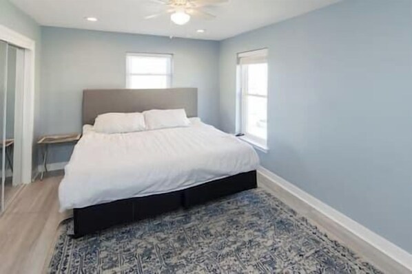 3 habitaciones, tabla de planchar con plancha, wifi y ropa de cama 