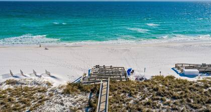 Beach, two pools, two hot tubs, gym & beach gear