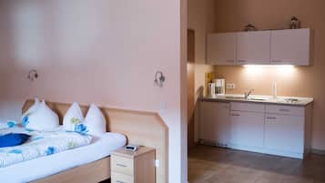 1 bedroom, desk, WiFi, bed sheets