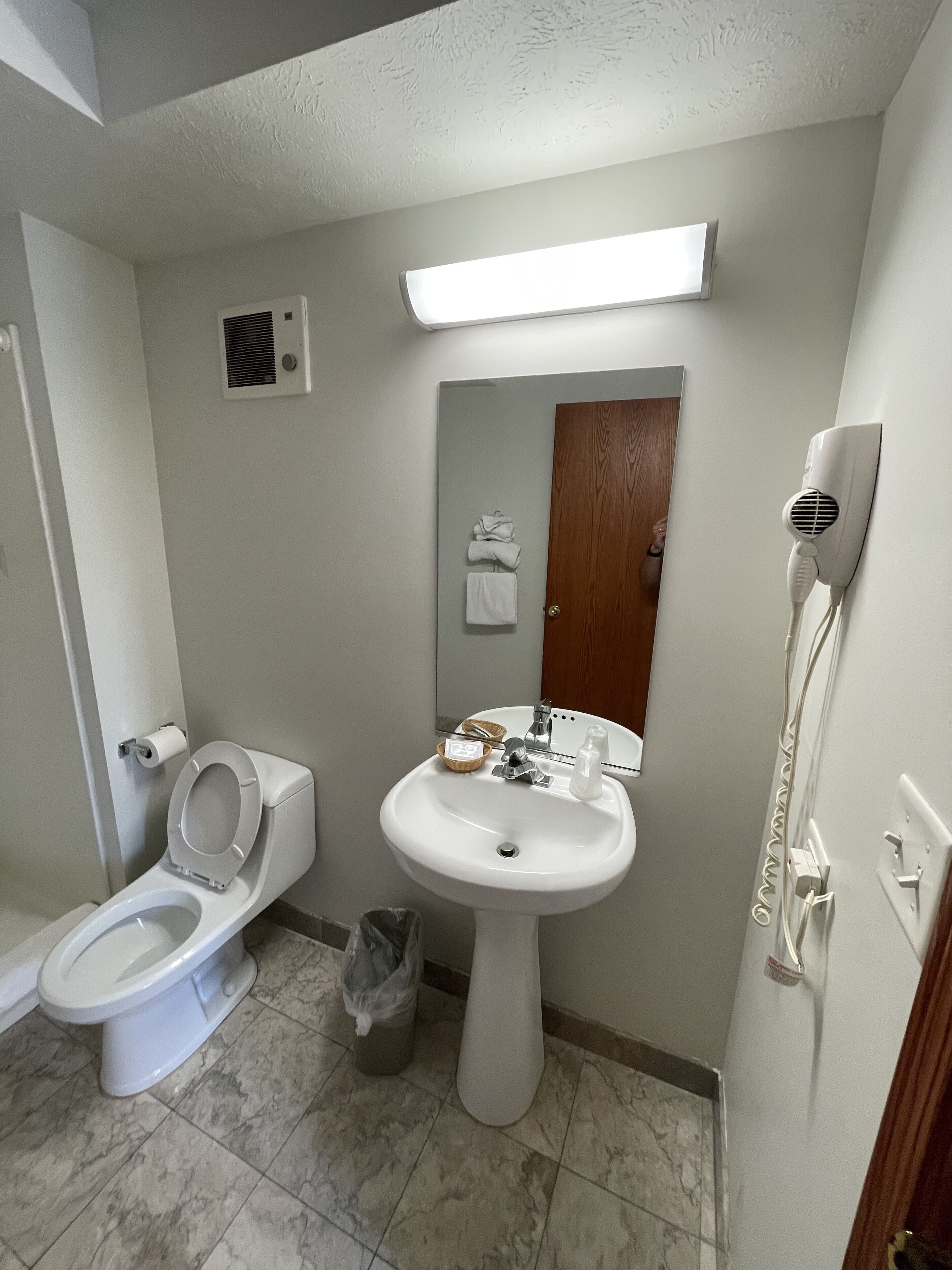 Habitación individual Deluxe, 1 cama de matrimonio grande | Baño | Toallas