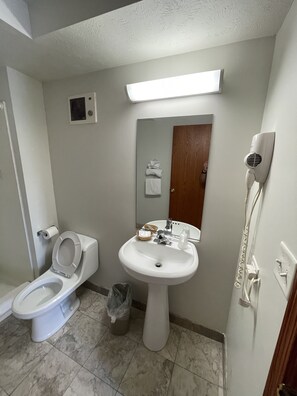 King Whirlpool Suite | Bathroom | Towels - VIBE INN - WHIRLPOOL SUITES (Lyons)