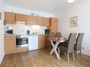 Kühlschrank, Mikrowelle, Ofen, Geschirrspüler