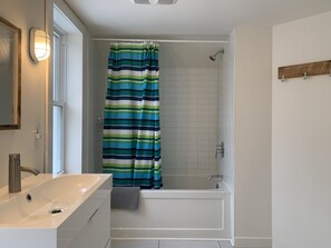 Bathtub, hair dryer, towels, soap - In-Town Cottage Near the Beach!  (Kincardine)