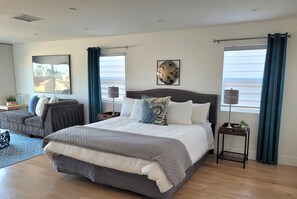 3 bedrooms, desk, iron/ironing board, travel cot - Enjoy a 3-bedroom 2 bath vacation home steps to Silver Strand Beach (Oxnard)