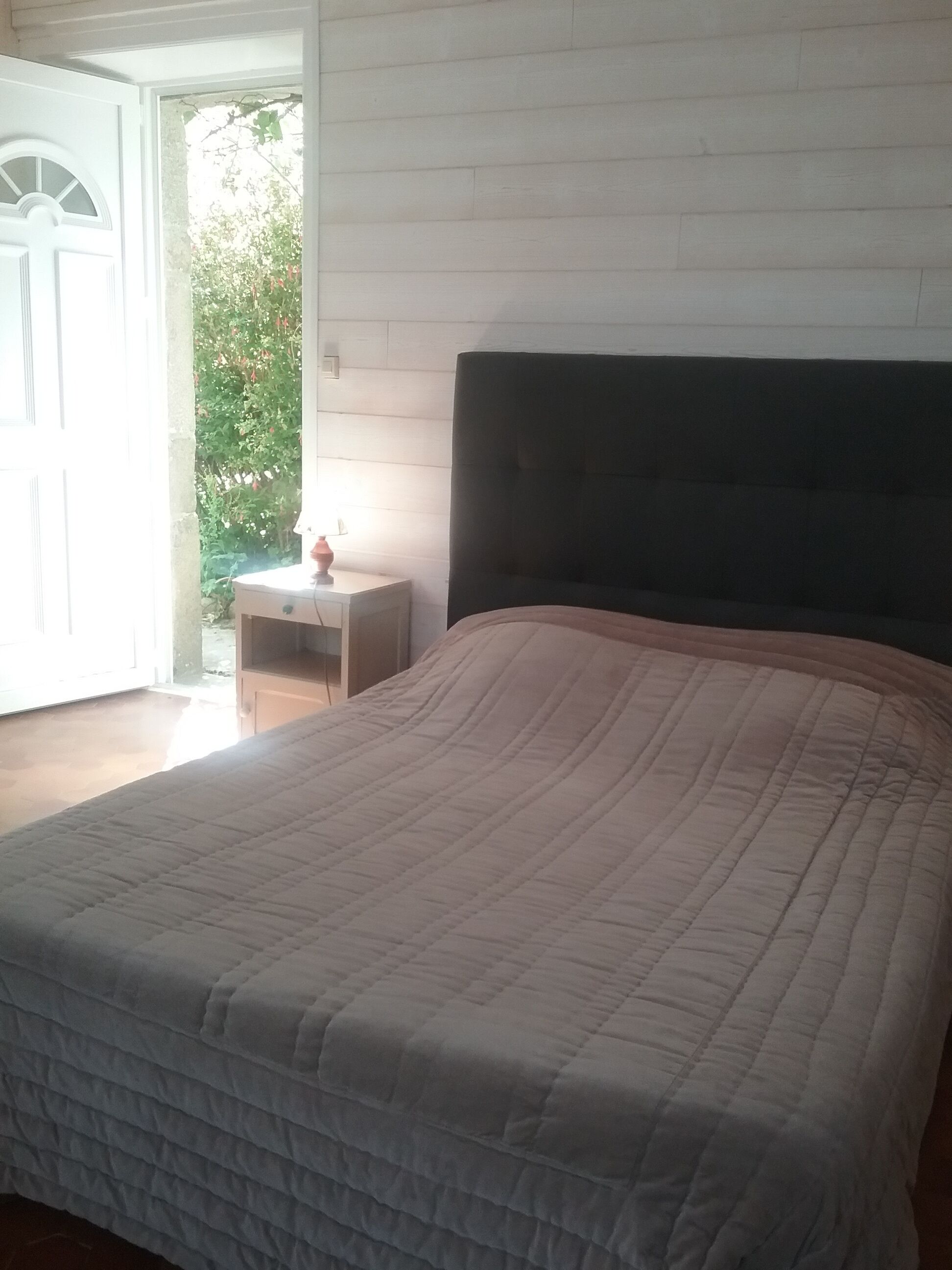 1 slaapkamer, een strijkplank/strijkijzer, gratis wifi, beddengoed