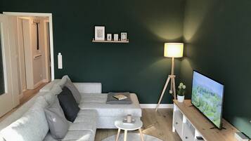 Smart-TV, Kamin, Bücher