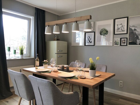 Dining - Holiday apartment "Auszeit am See" - In the Mecklenburgische Schweiz Nature Park, directly on the lake. (Lalendorf)