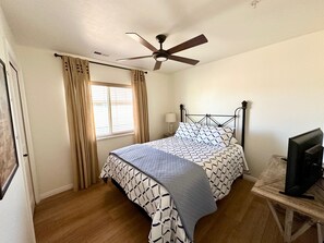 3 bedrooms, iron/ironing board, travel cot, free WiFi - Moab Red Cliff Haven - Pool - Hot Tub - Top Floor (Moab)