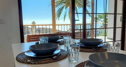 Casa Mercedes: sunset with panoramic views of the sea and the mountains.