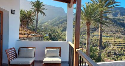 Casa Mercedes: sunset with panoramic views of the sea and the mountains.