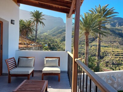 Casa Mercedes: sunset with panoramic views of the sea and the mountains.