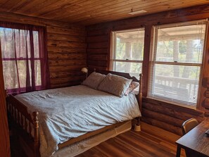 2 bedrooms, desk, free WiFi, bed sheets