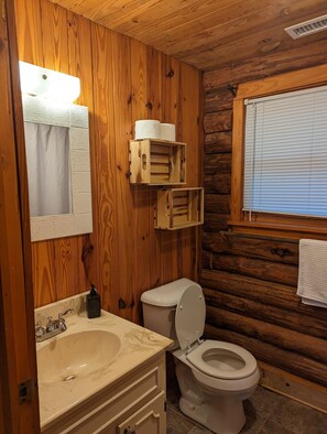 Combined shower/tub, towels, soap, toilet paper