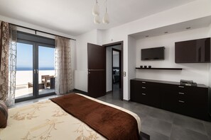 4 bedrooms, in-room safe, desk, soundproofing