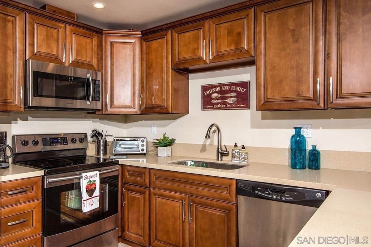 A modern California beautiful 2 br/1,5 Condominium
