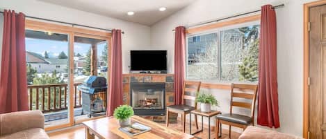 Télévision, cheminée