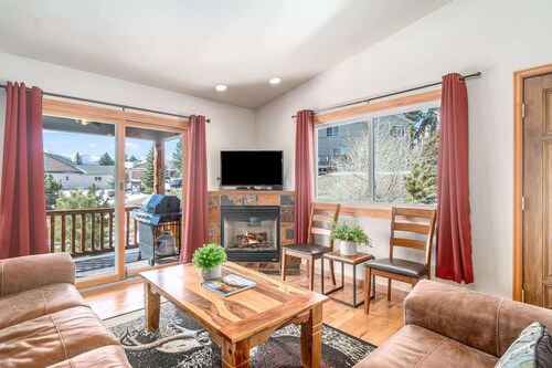 Longs Peak Lodge; An Easy walk to downtown! #3221