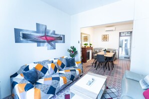 Smart TV, fireplace