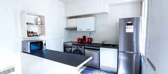 Apartment Les Halles: 80 m2, terrace 30 m2 air conditioning, garage, 8 beds