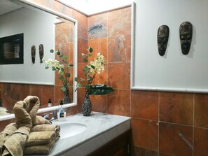 Combined shower/bathtub, hair dryer, towels, toilet paper