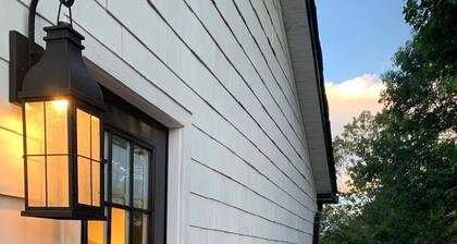 Five-Star Historic Boyd Harvey Carriage House by RedAwning