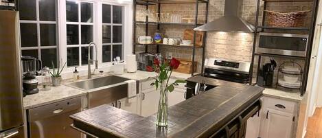 Kühlschrank, Mikrowelle, Ofen, Geschirrspüler