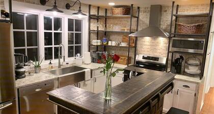 Five-Star Historic Boyd Harvey Carriage House by RedAwning