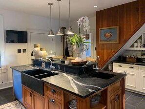 Fridge, microwave, oven, dishwasher - Boyd Harvey Main House & Carriage House by RedAwning (Knoxville)