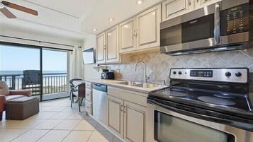 KylskÄp, mikrovÄgsugn, ugn och spishÀll