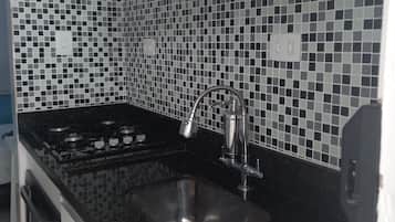 Geladeira, fogão, cooktop, liquidificador