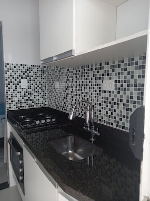 Geladeira, fogão, cooktop, liquidificador