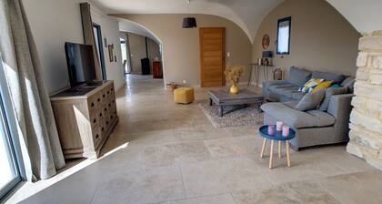 Provencal villa "Les Oliviers", private pool & enclosed grounds.