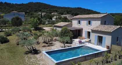 Exceptional offer from July 26th to August 2nd = Provencal villa with swimming pool.