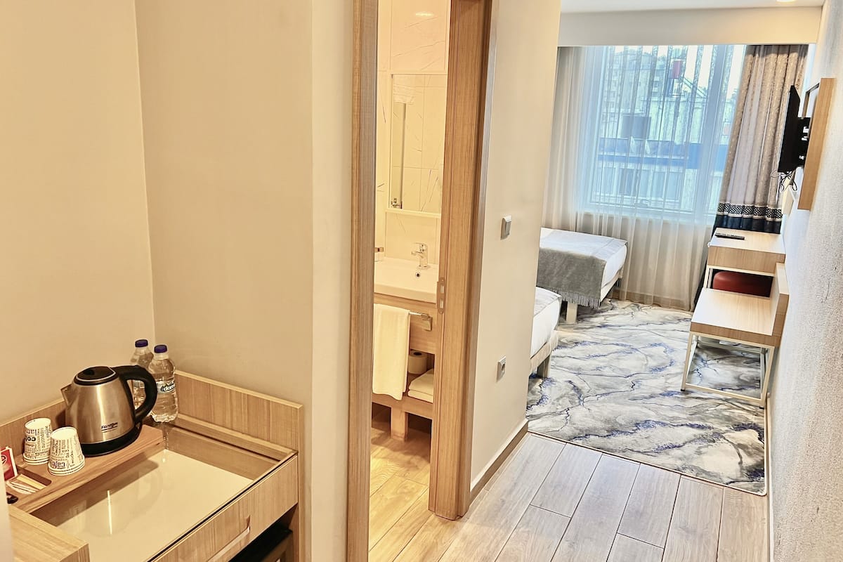 Chambre Ăconomique avec lits jumeaux, 2 lits une place, non-fumeur, vue ville