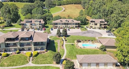 Day Dreamer  by Chatuge Home Concierge<br> Lake & Mountain Views Condo W/ Pool