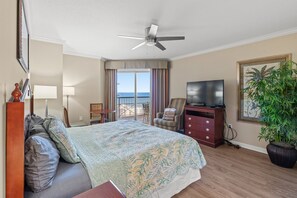 Desk, iron/ironing board, free WiFi, bed sheets - Royale Palms 2305H Studio w/Pool & Beach (Myrtle Beach)