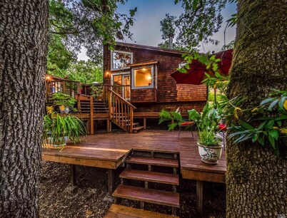 Lrg Wine Country Estate on creek w Pool/Spa sleeps 8