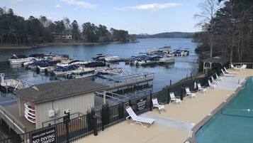 室内游泳池,室外游泳池