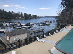 Piscine couverte, piscine extérieure