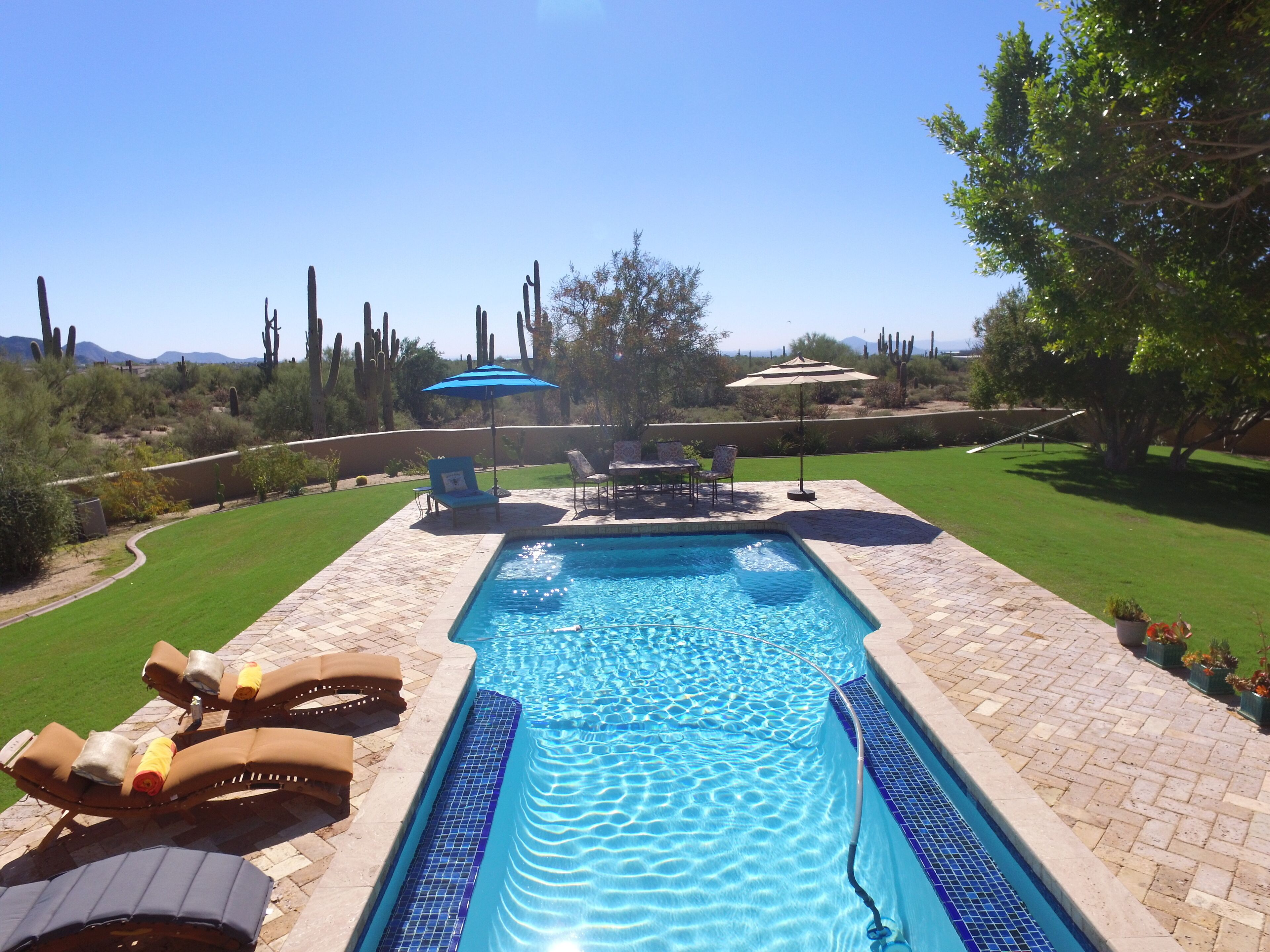 Private Contemporary Adobe on 5 Acres, Beautiful Mountain Views, Salt Water Pool