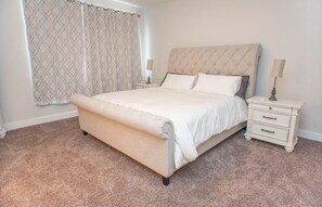 3 chambres, fer et planche à repasser, Wi-Fi, draps fournis