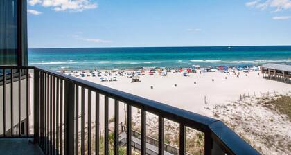 AMAZING VIEWS - OCEAN FRONT on the beach
FREE BEACH CHAIRS - March to October