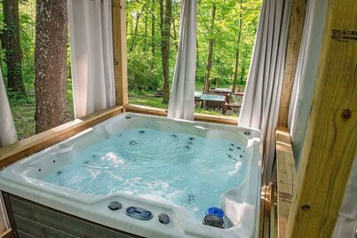 Stefan Cabin Nature Nested Tiny Cabin with Hot Tub