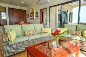 Interior - Caribbean Jewel!  2 bed/2 bath With Pool And Panoramic Ocean Views (Akumal)